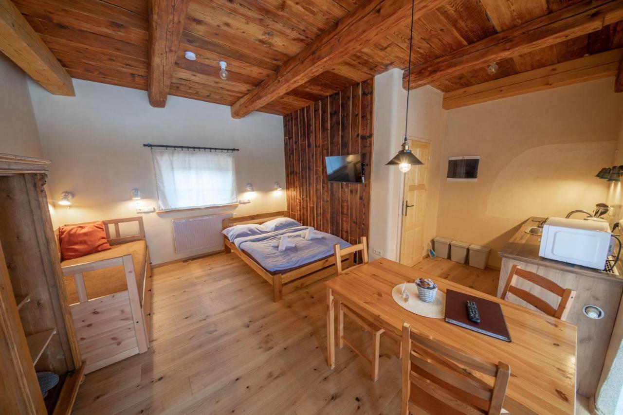 Apartment Ve Mlyne Teplice nad Metuji Exterior photo